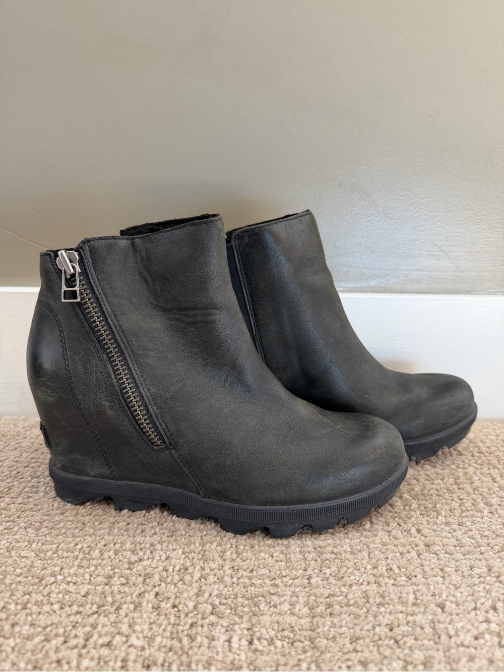 SOREL Joan of Arctic Wedge II Zip Black Leather Boots Women’s 7 Waterproof